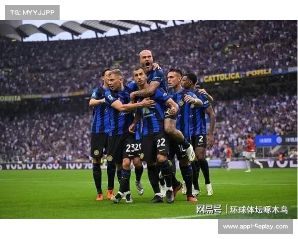 泽林斯基世界波绝杀后跪地庆祝，安联球场陷入沉寂